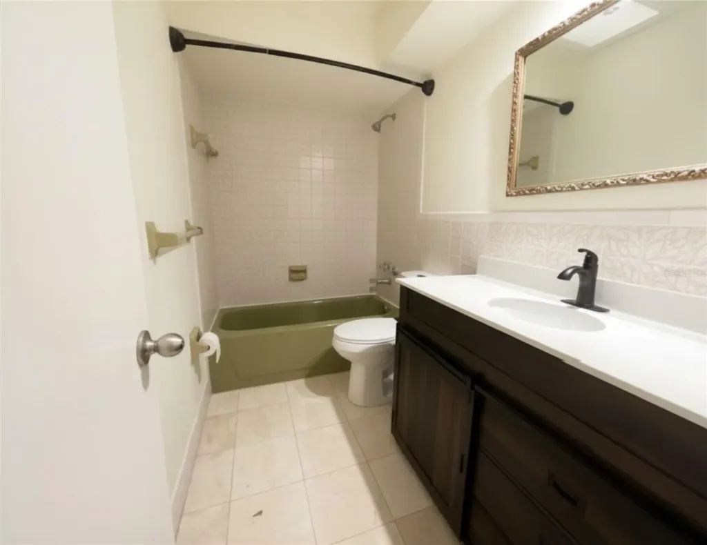 208 Shady Hollow Casselberry FL 32707