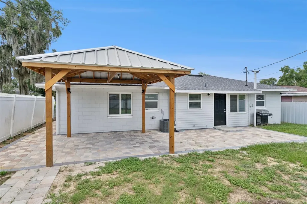 210 E Palm Street Davenport FL 33837