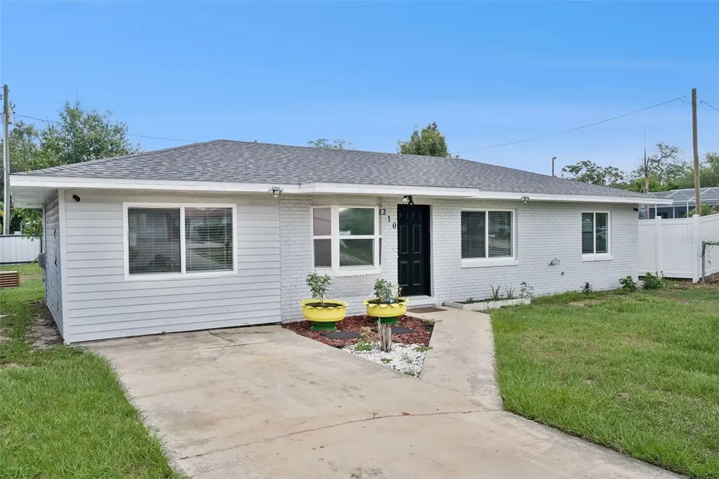 210 E Palm Street Davenport FL 33837