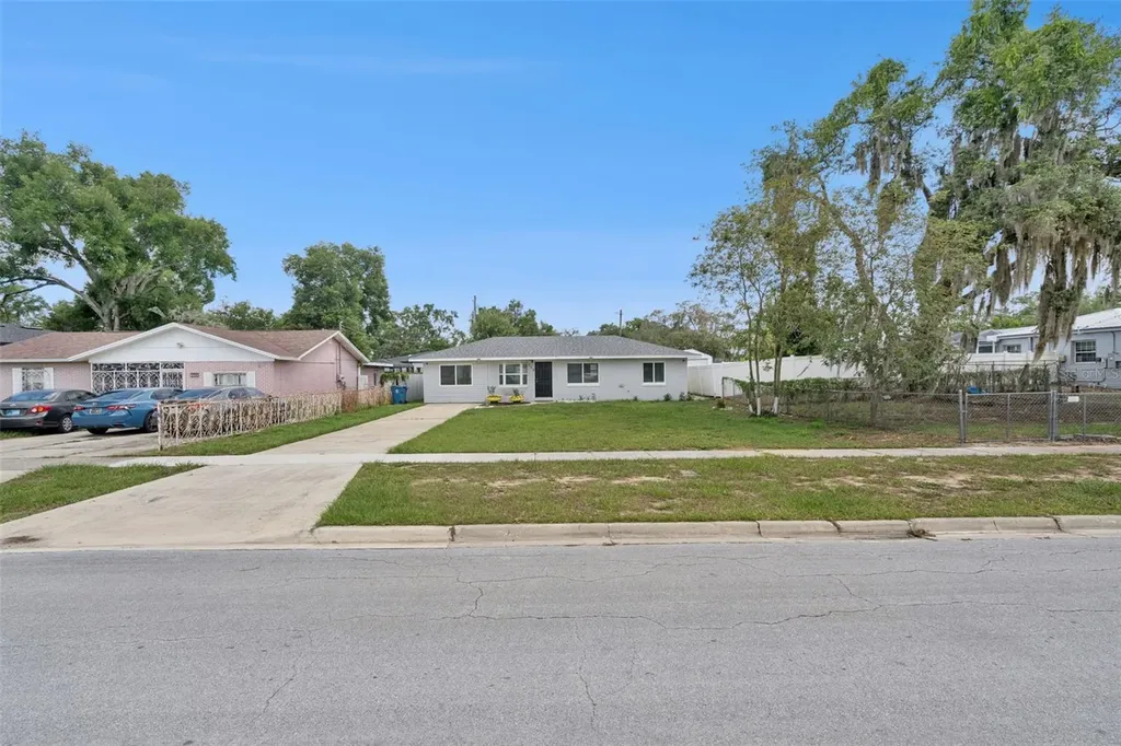 210 E Palm Street Davenport FL 33837