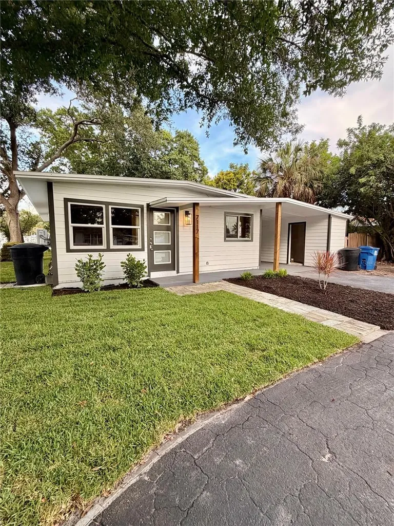 7117 15th Street N St Petersburg FL 33702