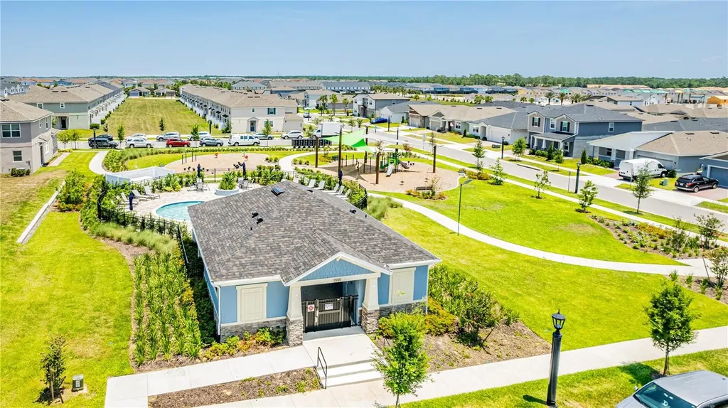 1124 Lakeshore Breeze Place Kissimmee FL 34747