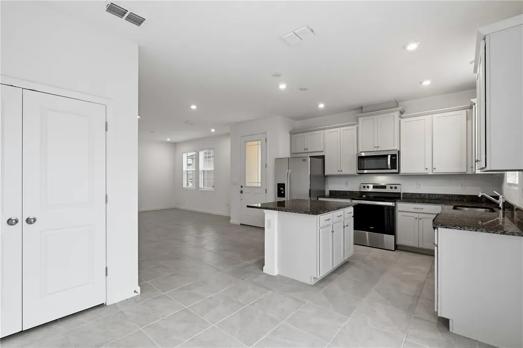 1124 Lakeshore Breeze Place Kissimmee FL 34747