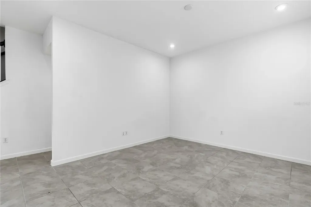1124 Lakeshore Breeze Place Kissimmee FL 34747