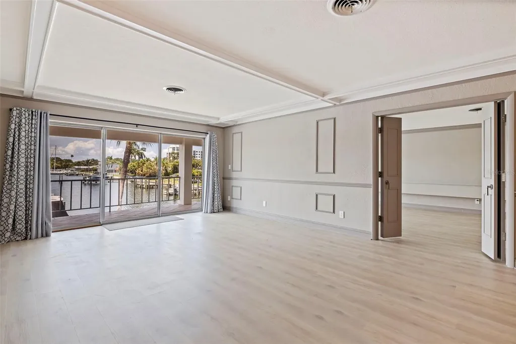 3717 46th Avenue S St Petersburg FL 33711