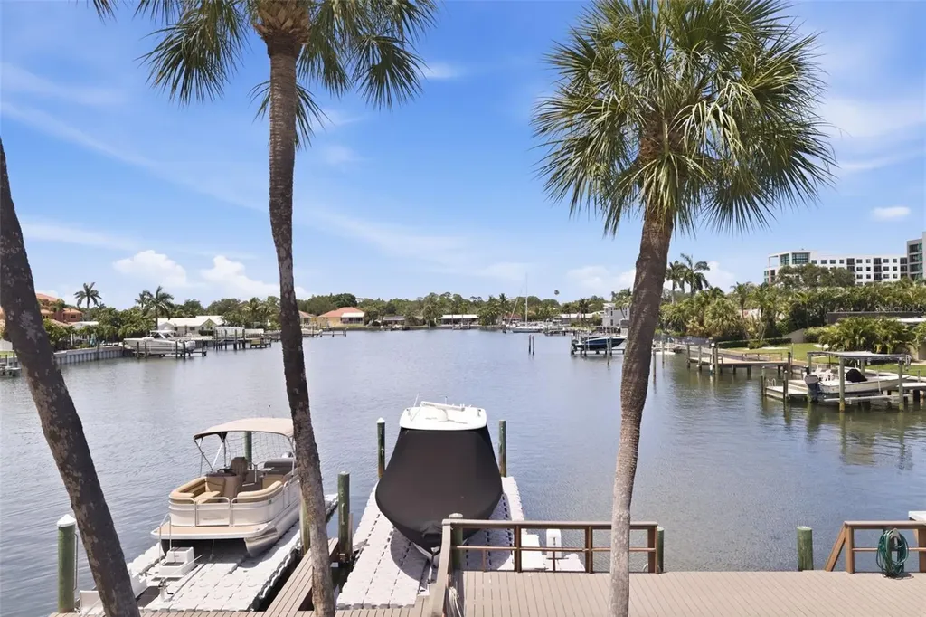 3717 46th Avenue S St Petersburg FL 33711