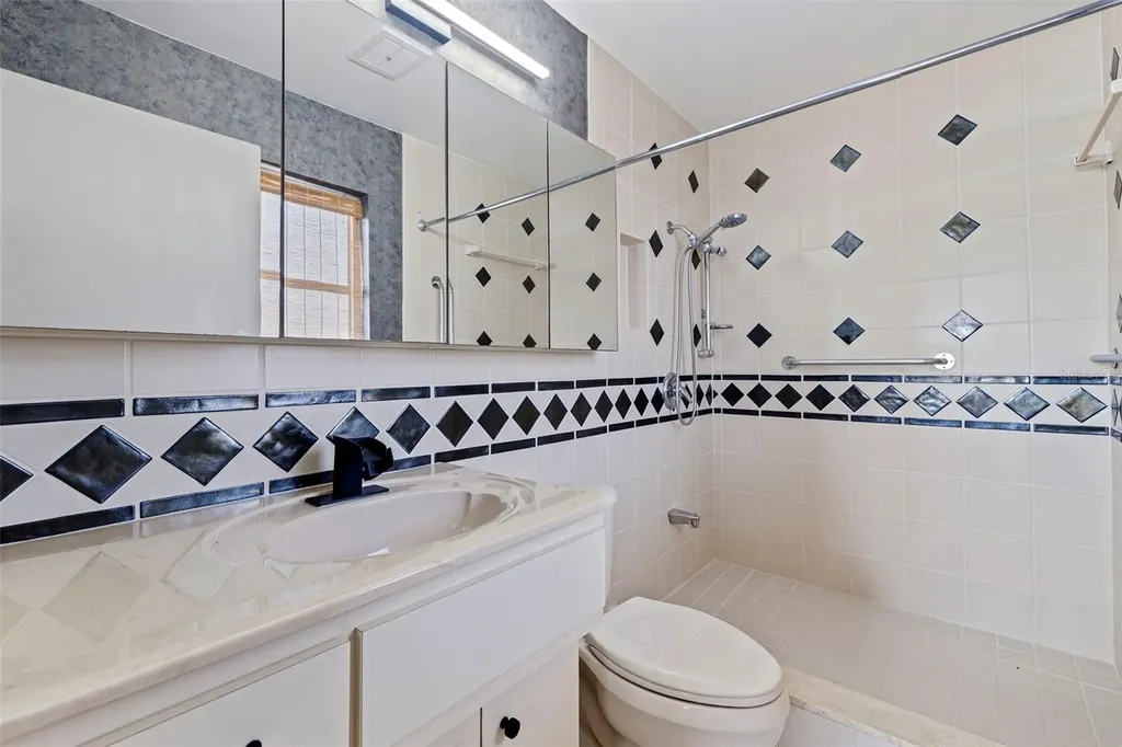 3717 46th Avenue S St Petersburg FL 33711