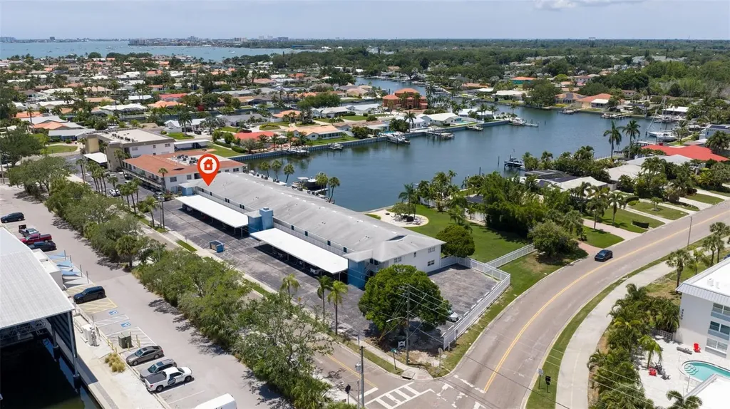3717 46th Avenue S St Petersburg FL 33711