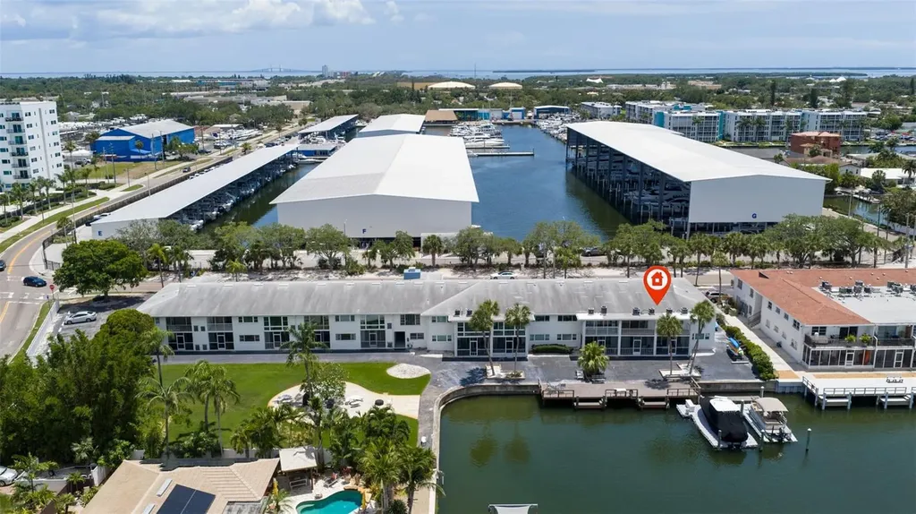 3717 46th Avenue S St Petersburg FL 33711