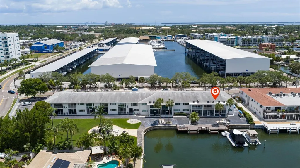 3717 46th Avenue S St Petersburg FL 33711