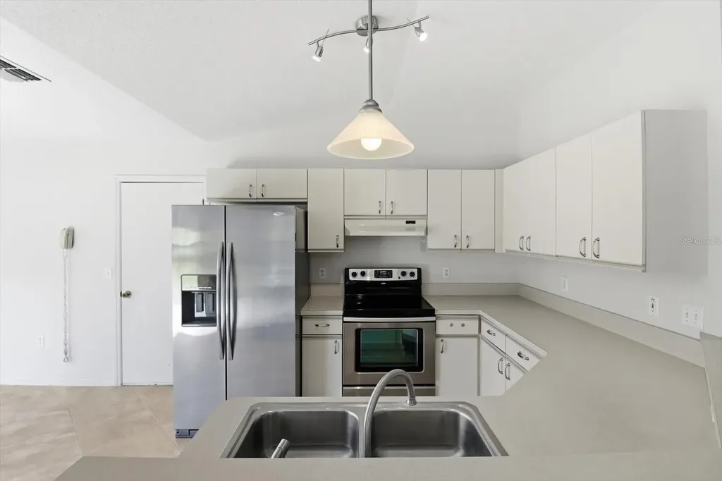 826 W Cockatiel Loop Hernando FL 34442