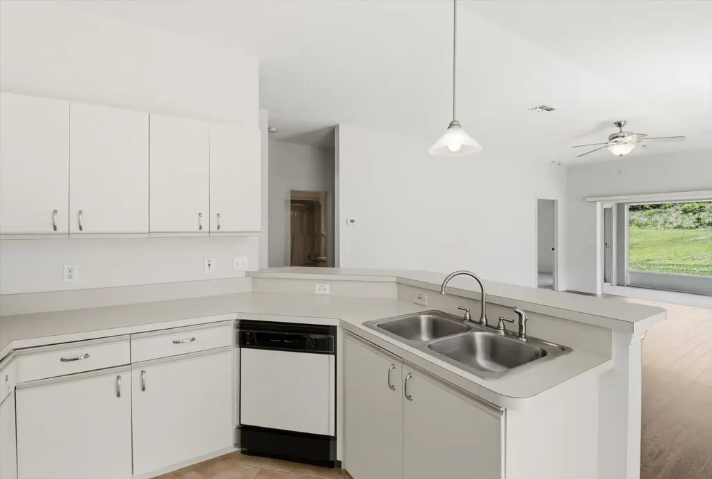 826 W Cockatiel Loop Hernando FL 34442