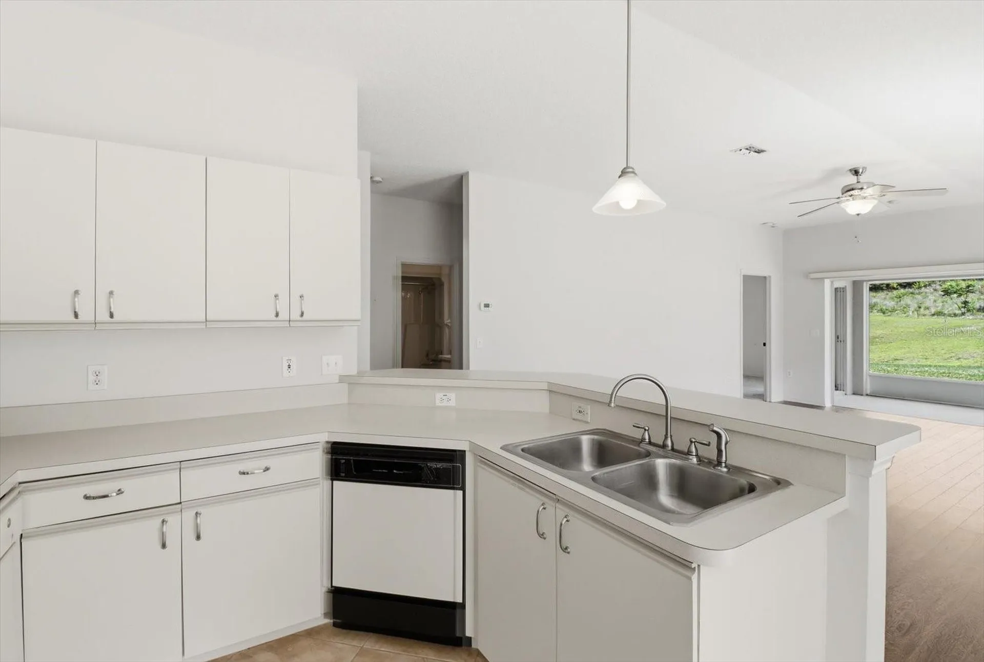 826 W Cockatiel Loop Hernando FL 34442