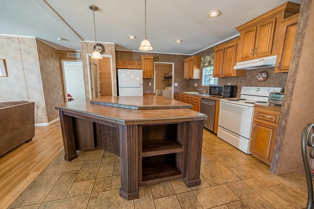 21800 SW 15th Avenue Newberry FL 32669
