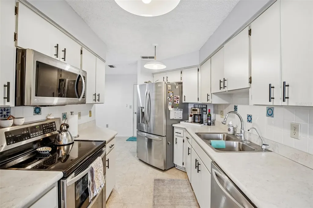 1925 Grand Cypress Lane Sun City Center FL 33573