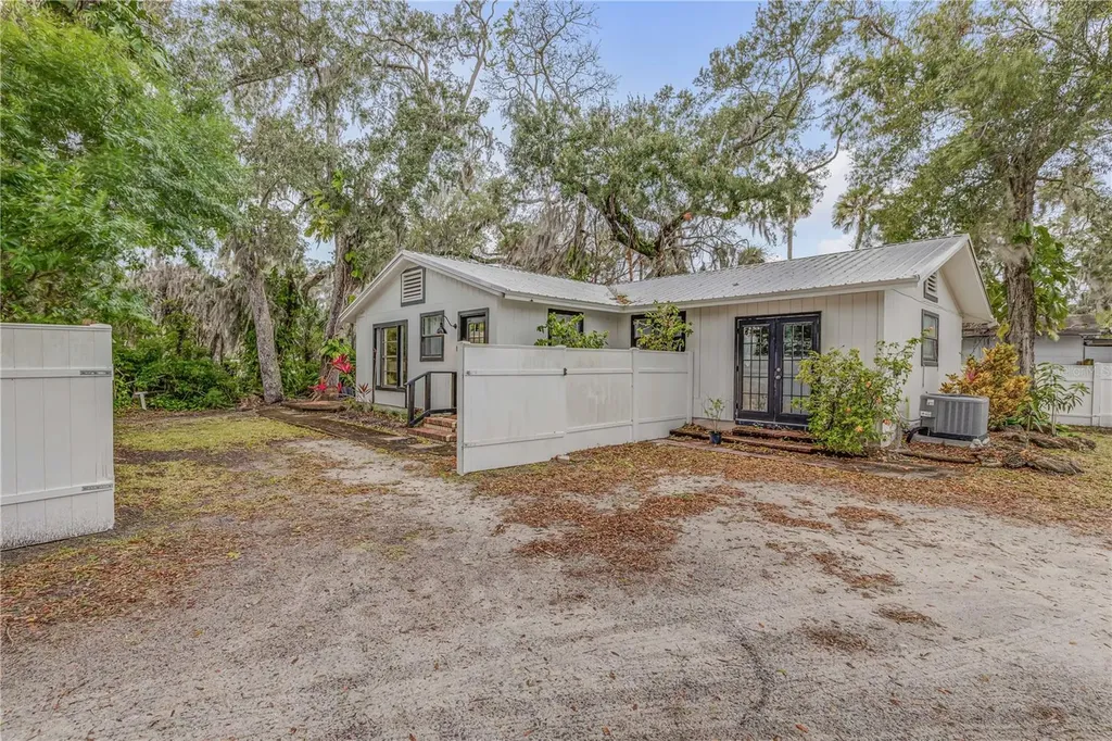 801 Canal Street New Smyrna Beach FL 32168
