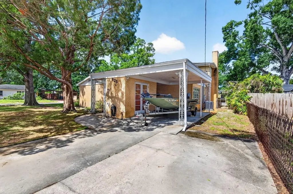 825 W Whatley Place Tampa FL 33604