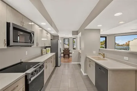 670 Island Way Clearwater Beach FL 33767