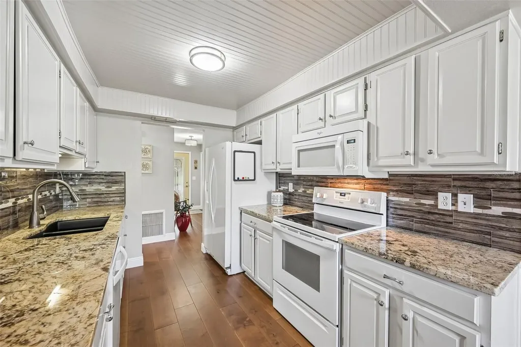 2025 New Bedford Drive Sun City Center FL 33573