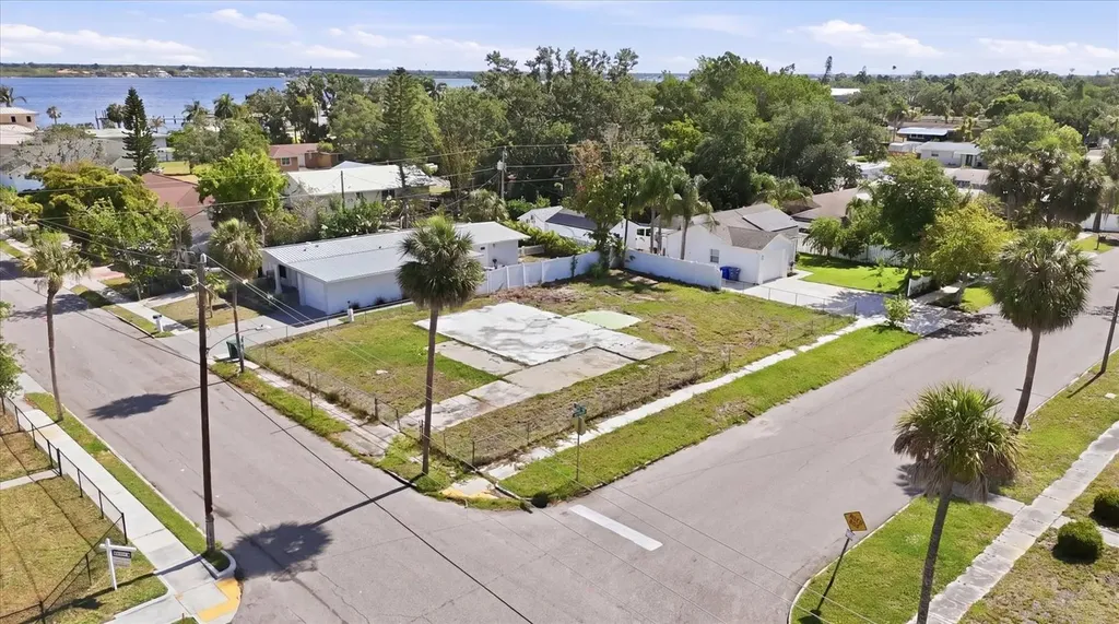 101 20th Street NE Bradenton FL 34208