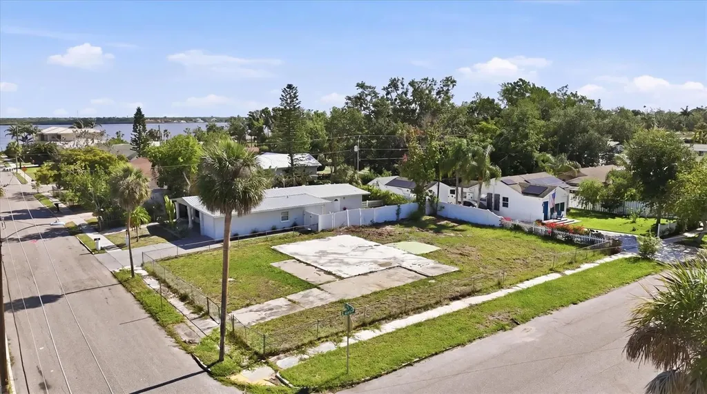 101 20th Street NE Bradenton FL 34208