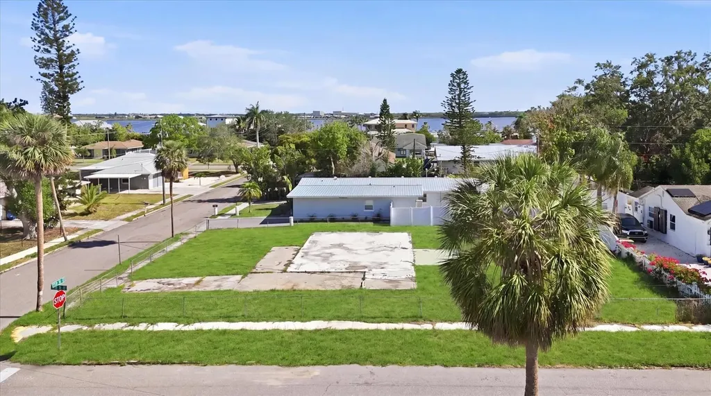 101 20th Street NE Bradenton FL 34208