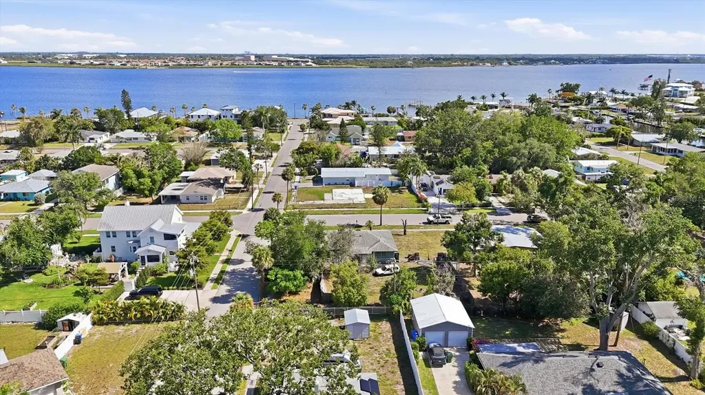 101 20th Street NE Bradenton FL 34208