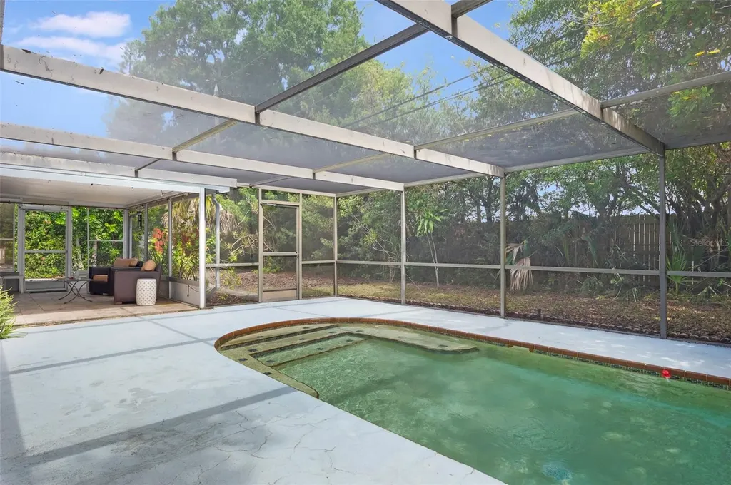 6743 16th Avenue N St Petersburg FL 33710