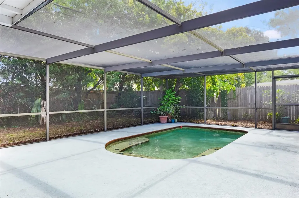 6743 16th Avenue N St Petersburg FL 33710