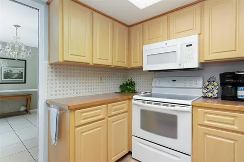 6743 16th Avenue N St Petersburg FL 33710