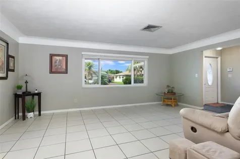 6743 16th Avenue N St Petersburg FL 33710