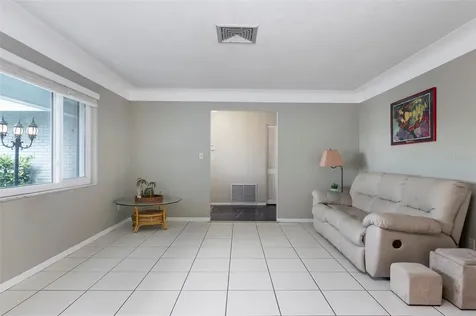 6743 16th Avenue N St Petersburg FL 33710