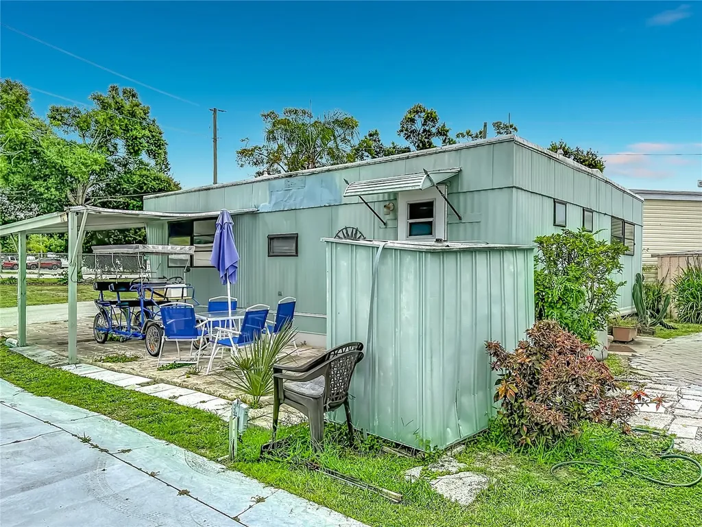 4676 66th Lane N St Petersburg FL 33709