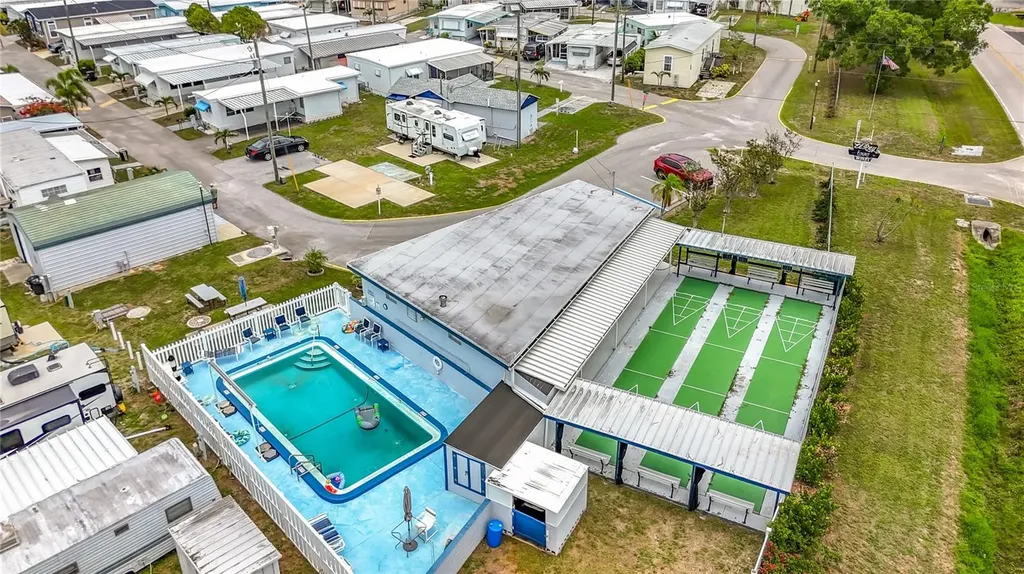 4676 66th Lane N St Petersburg FL 33709