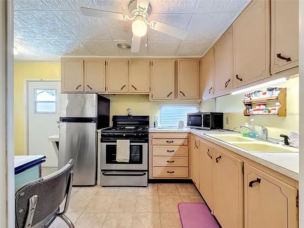 4676 66th Lane N St Petersburg FL 33709