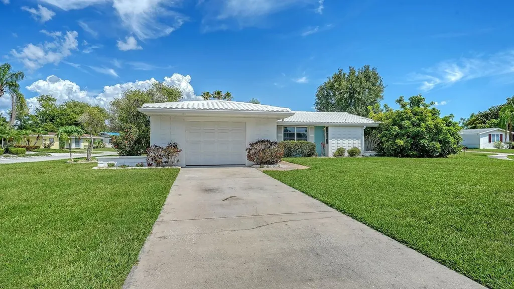 2822 Safe Harbor Circle Sarasota FL 34231