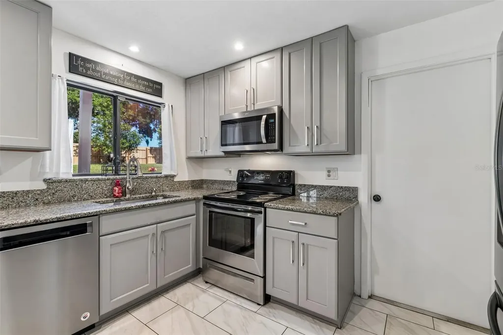 8425 Saint Giles Court Zephyrhills FL 33541