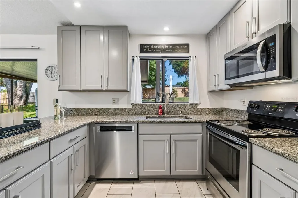 8425 Saint Giles Court Zephyrhills FL 33541