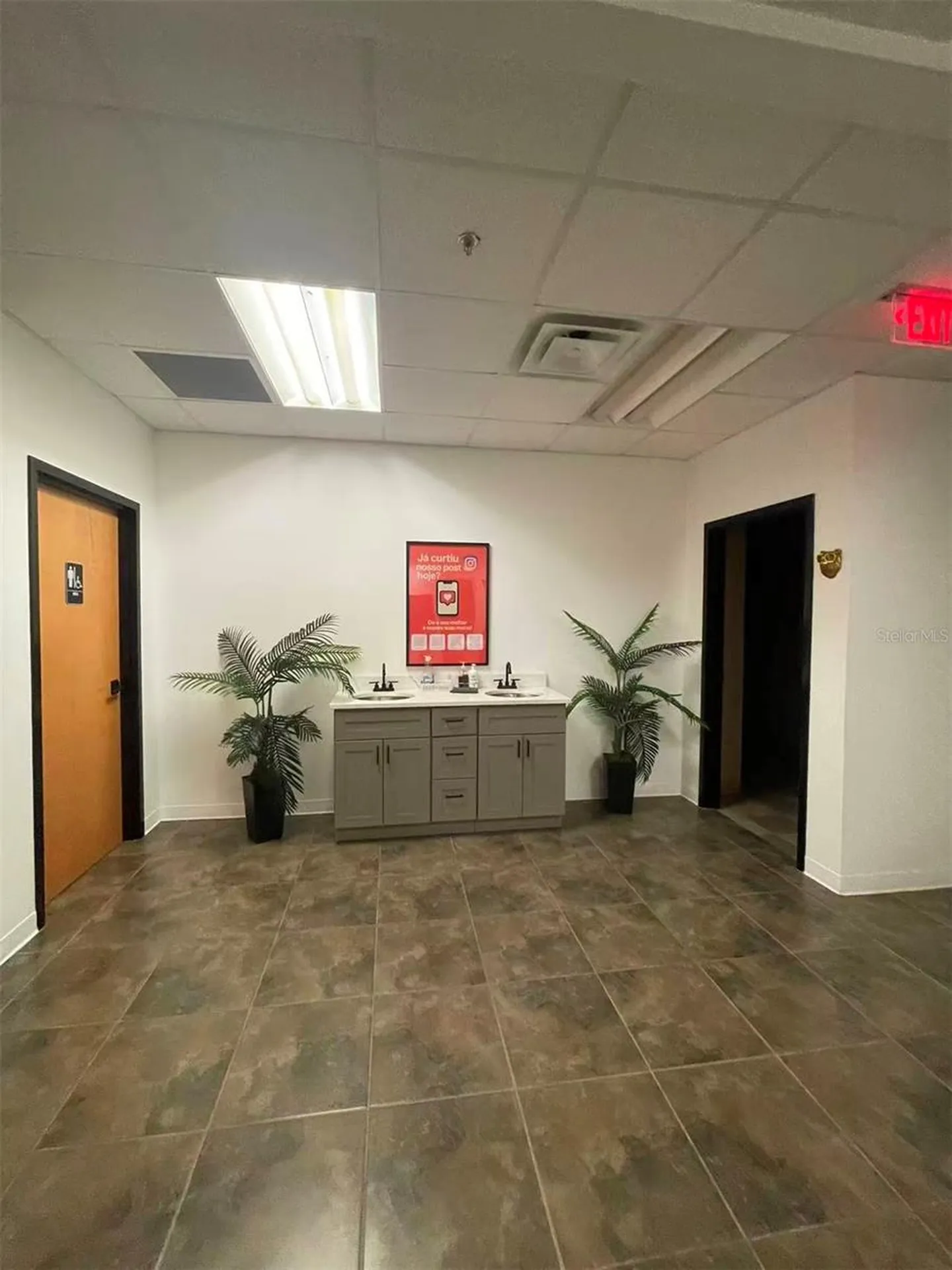 7075 Kingspointe Parkway Orlando FL 32819