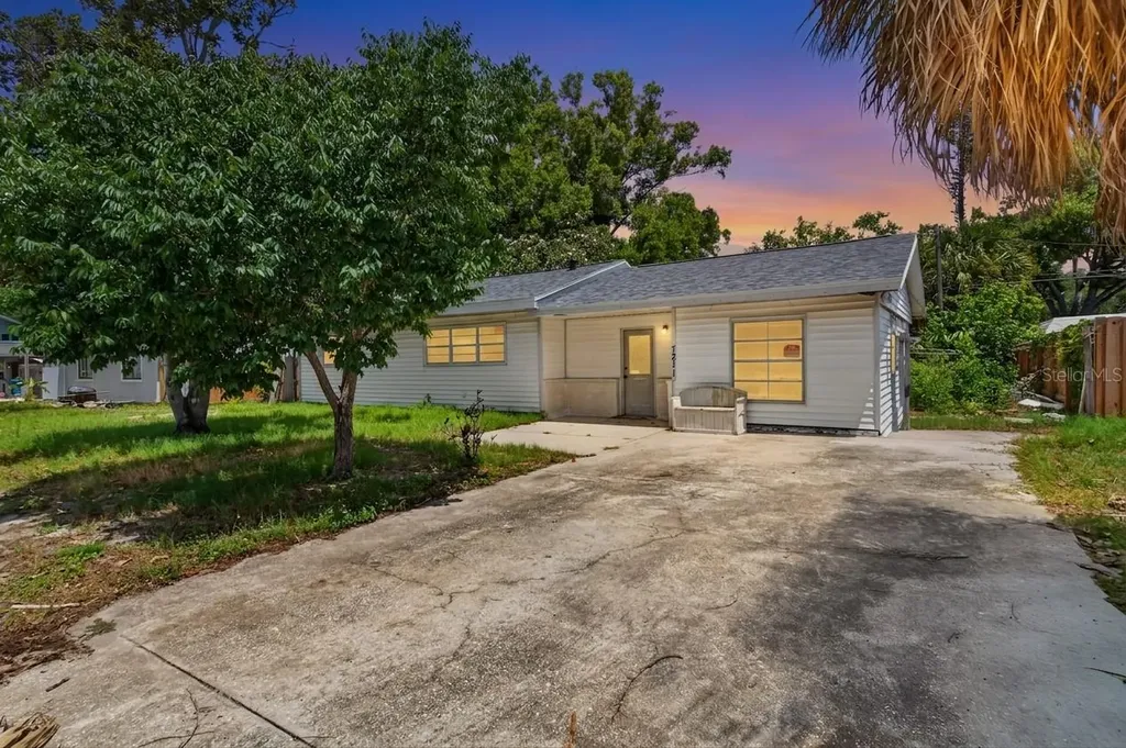 7211 Lynnwood Avenue N St Petersburg FL 33710