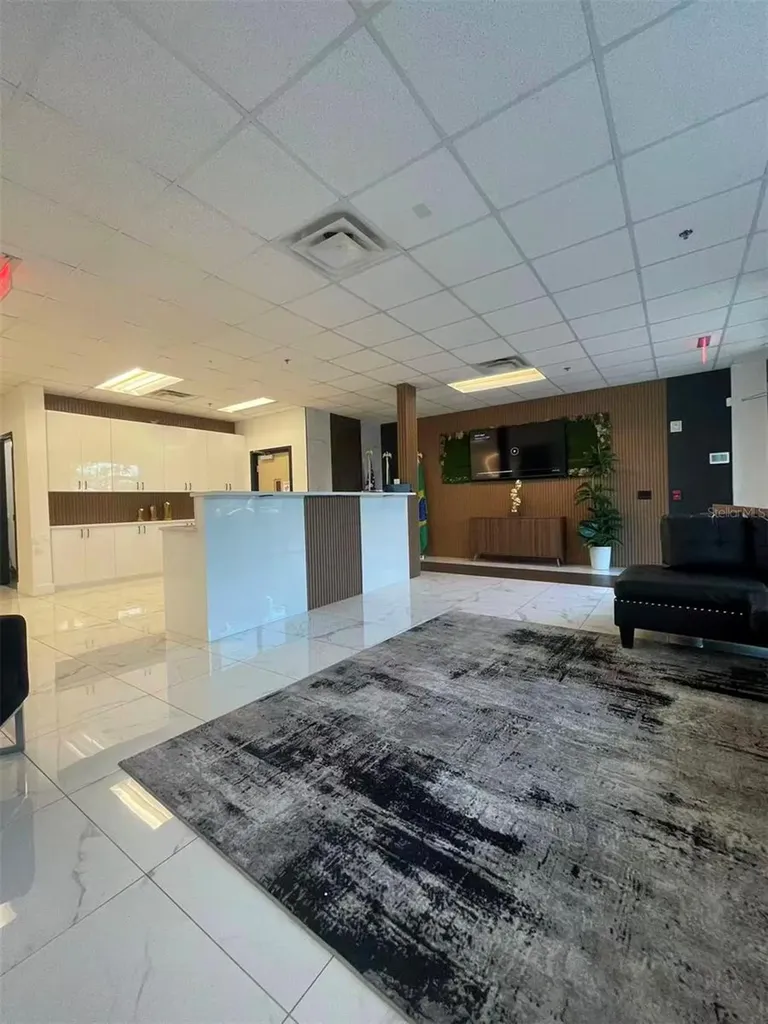 7075 Kingspointe Parkway Orlando FL 32819