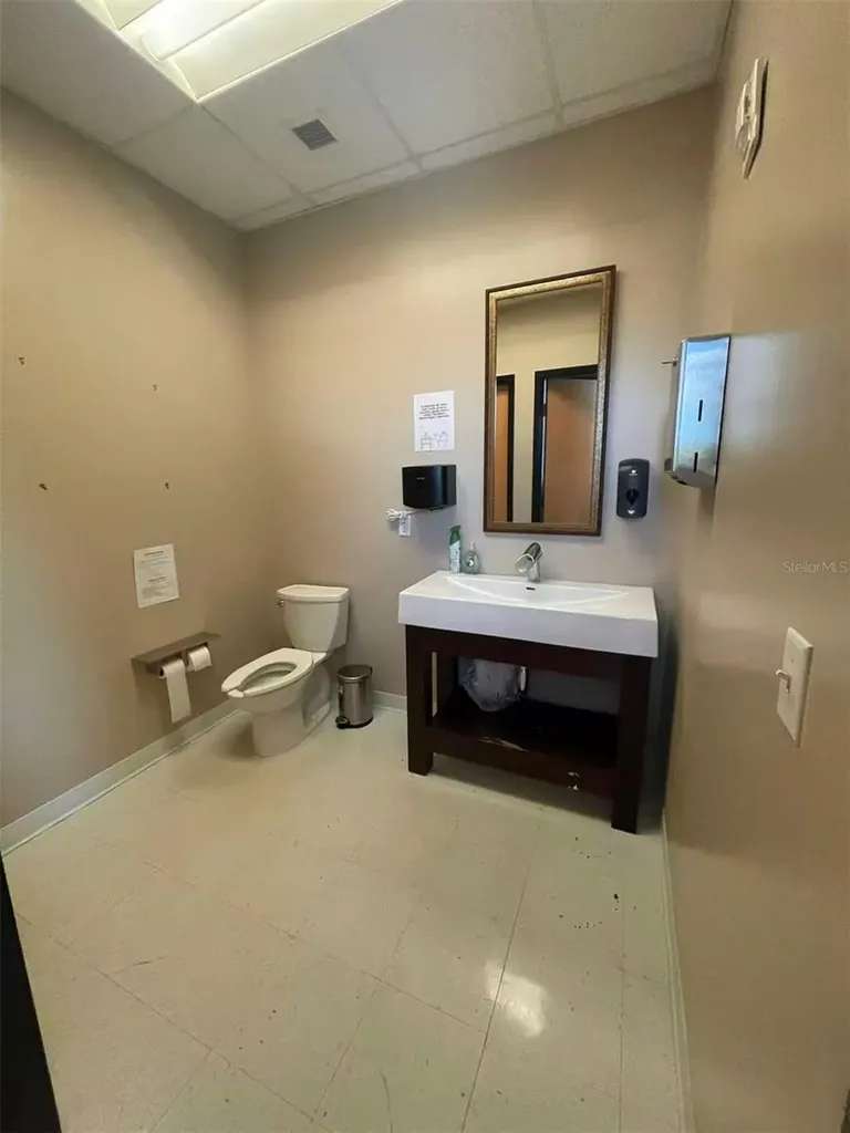 7075 Kingspointe Parkway Orlando FL 32819