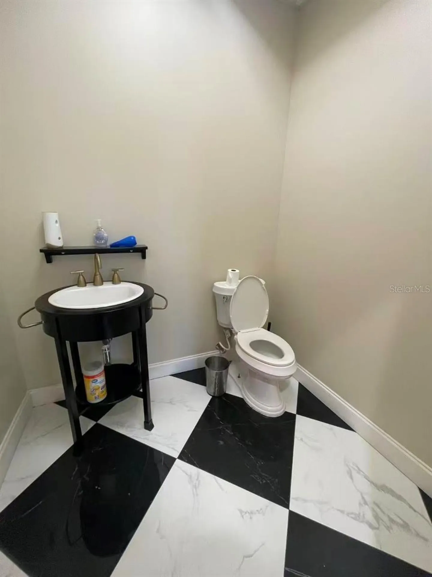 7075 Kingspointe Parkway Orlando FL 32819