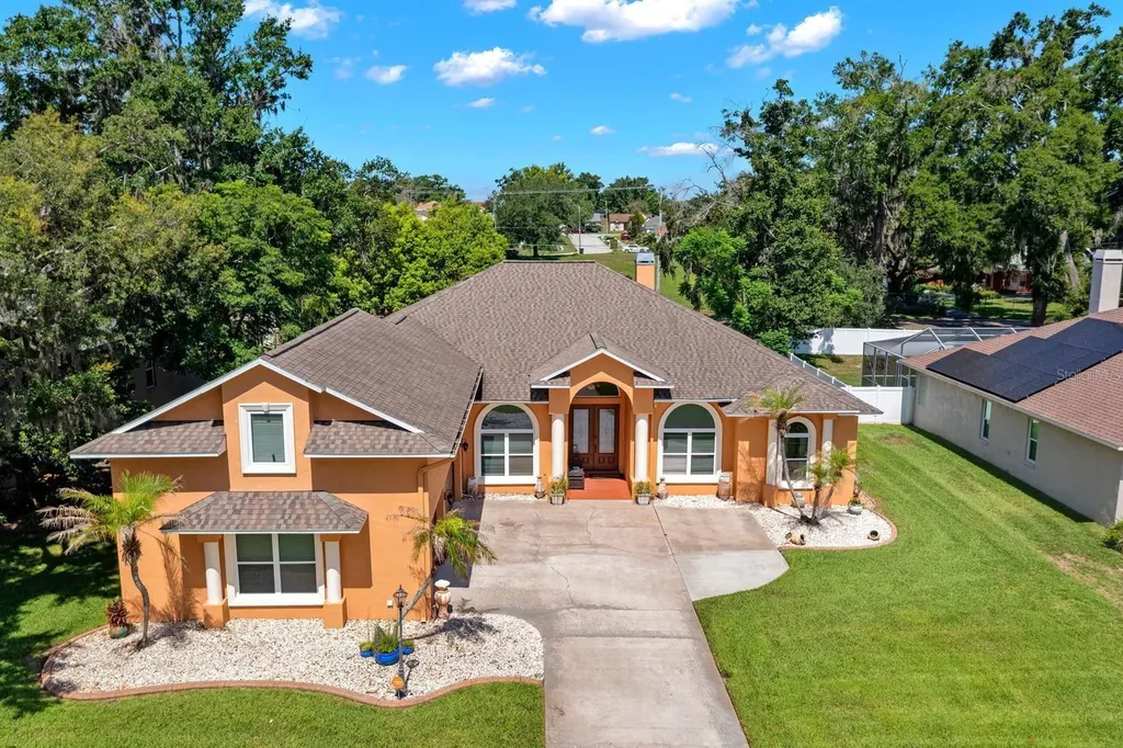2305 Valrico Forest Drive Valrico FL 33594