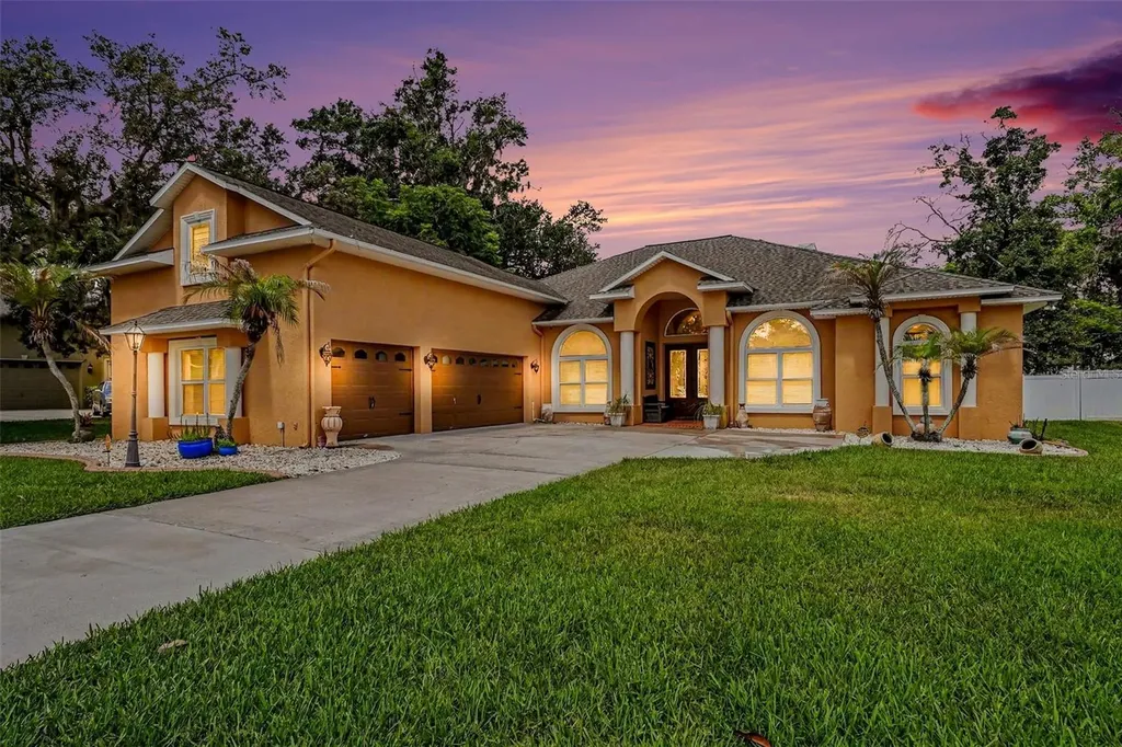 2305 Valrico Forest Drive Valrico FL 33594