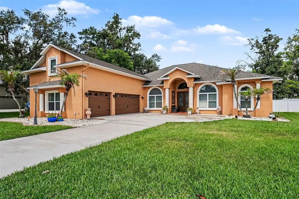 2305 Valrico Forest Drive Valrico FL 33594
