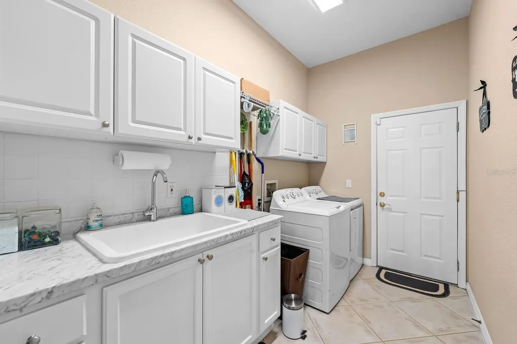 2305 Valrico Forest Drive Valrico FL 33594