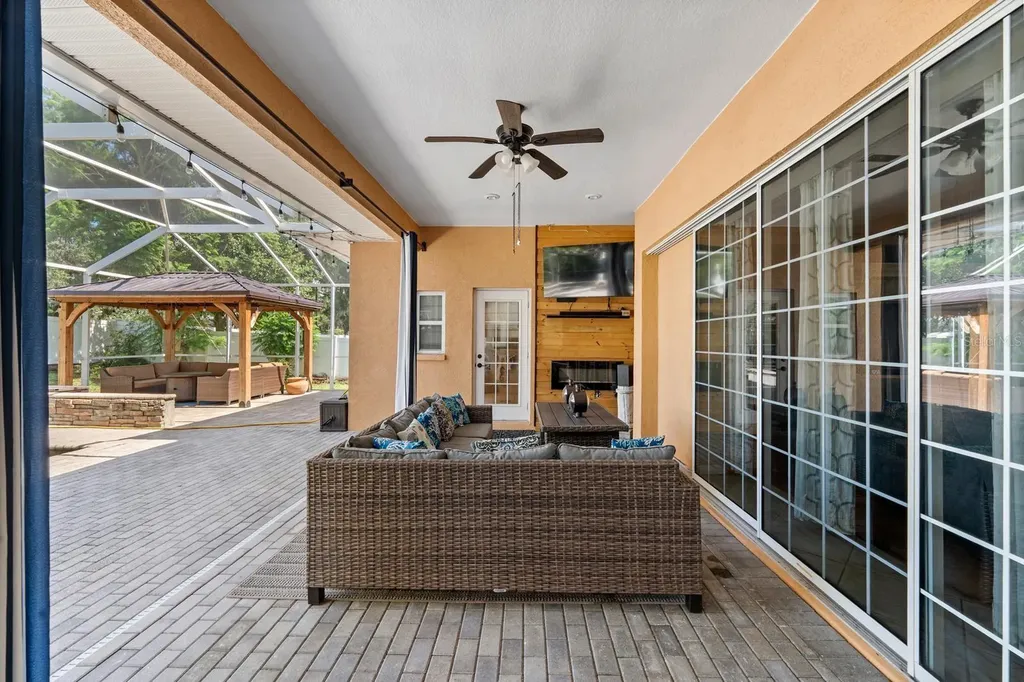 2305 Valrico Forest Drive Valrico FL 33594