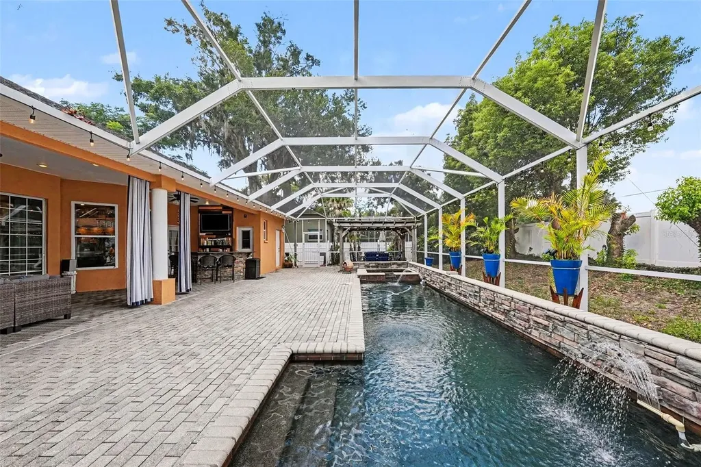 2305 Valrico Forest Drive Valrico FL 33594