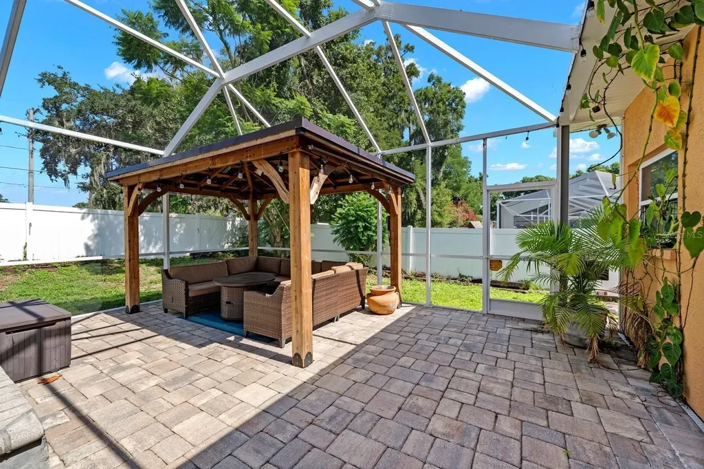 2305 Valrico Forest Drive Valrico FL 33594